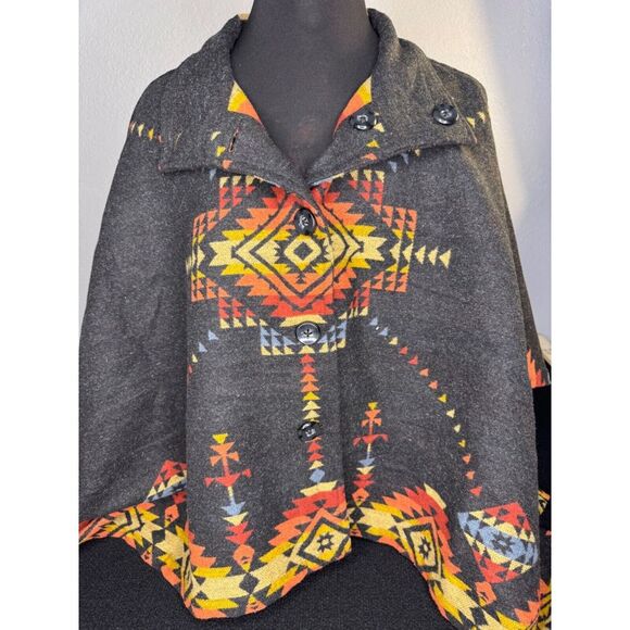 Sweaters - Aztec Pattern Reversible‎ Button-Up Poncho Coat With Collar
